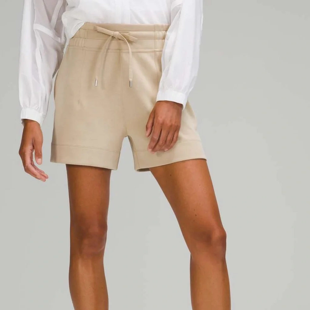 Lululemon Soft Ambitions High Rise Short 4"
Trench 6